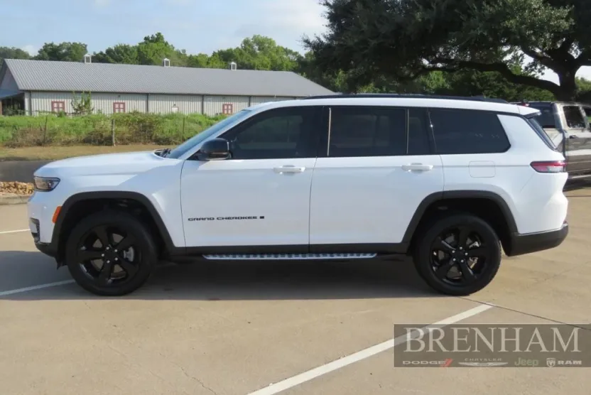 2025 Jeep Grand Cherokee Altitude photo 1