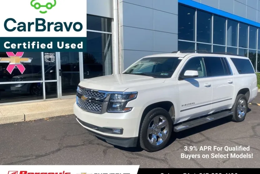 2018 Chevrolet Suburban LT photo 1