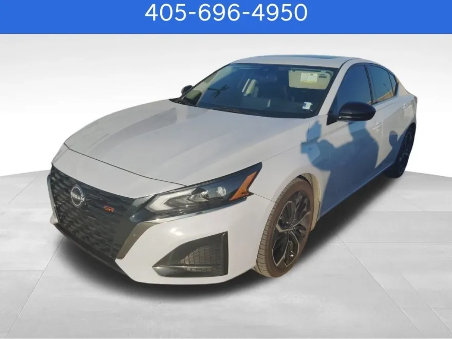 2023 Nissan Altima 2.5 SR photo 1