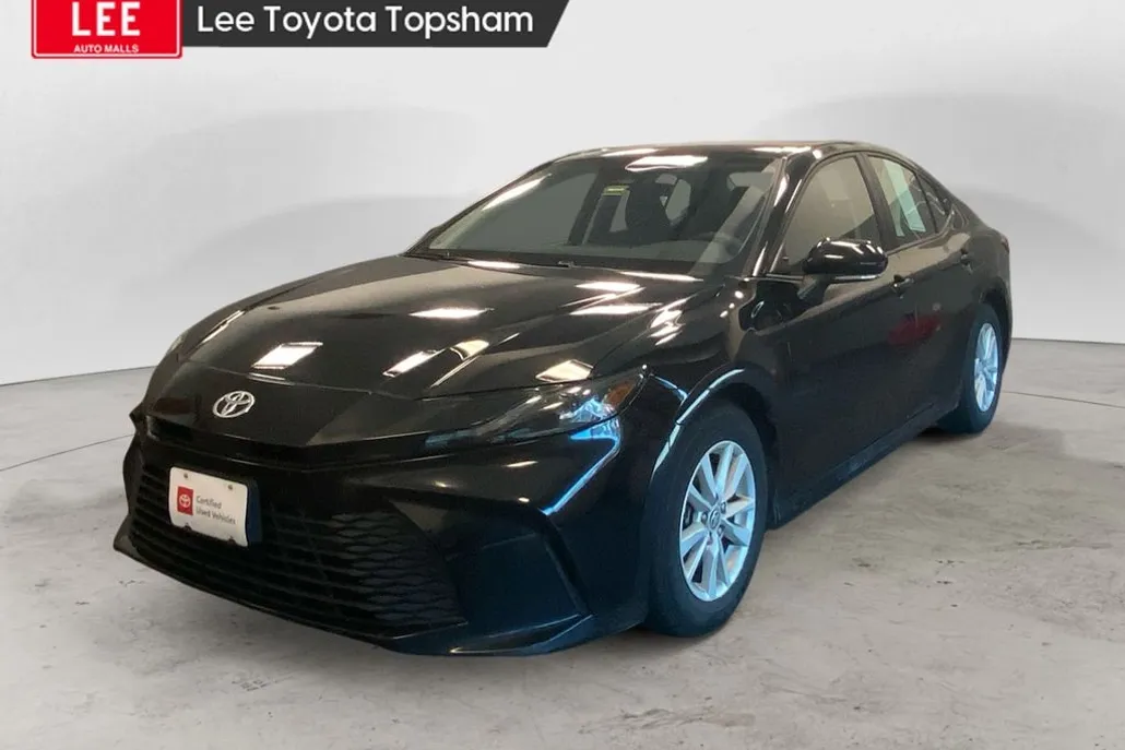 2025 Toyota Camry LE photo 1