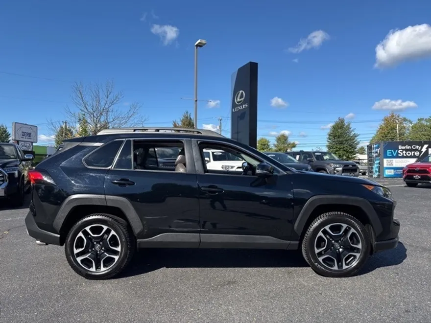 2019 Toyota RAV4 Adventure photo 1