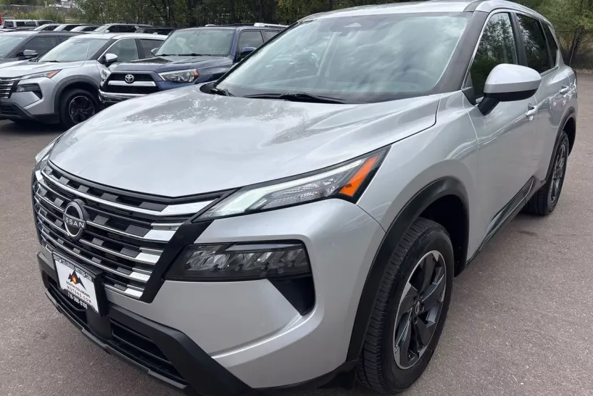 2024 Nissan Rogue SV AWD photo 1