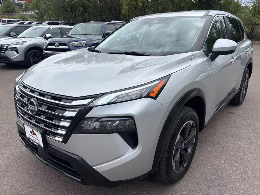 2024 Nissan Rogue SV AWD photo 1