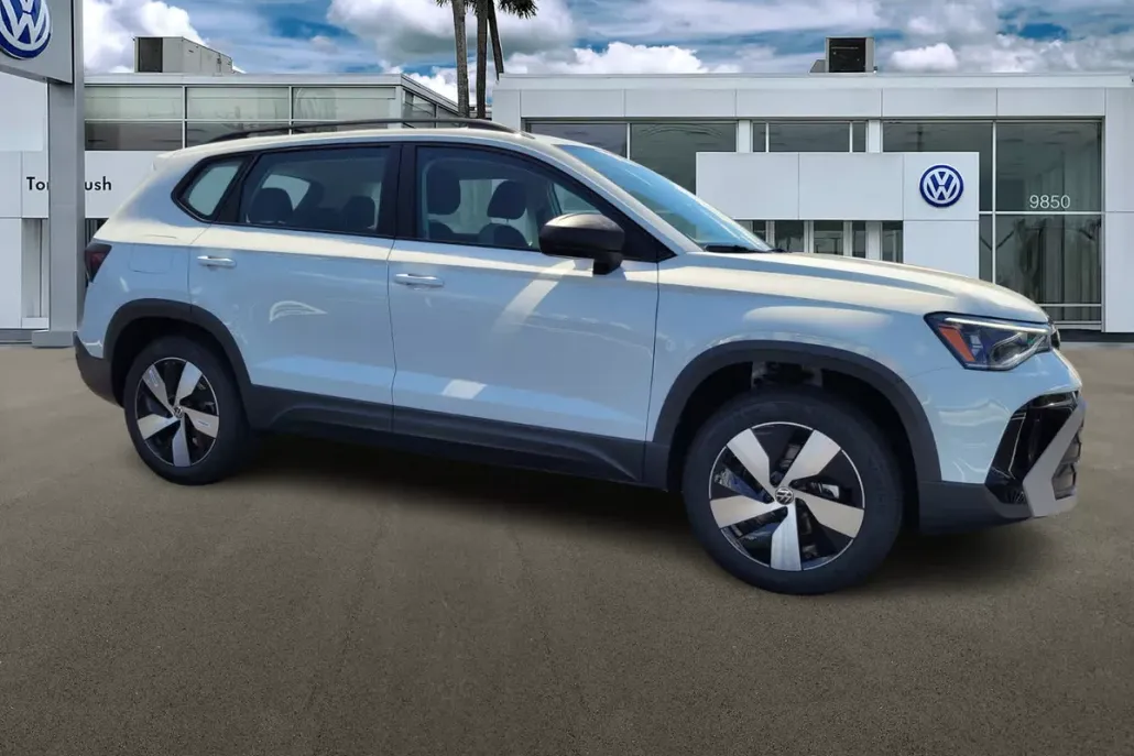 2025 Volkswagen Taos S photo 1
