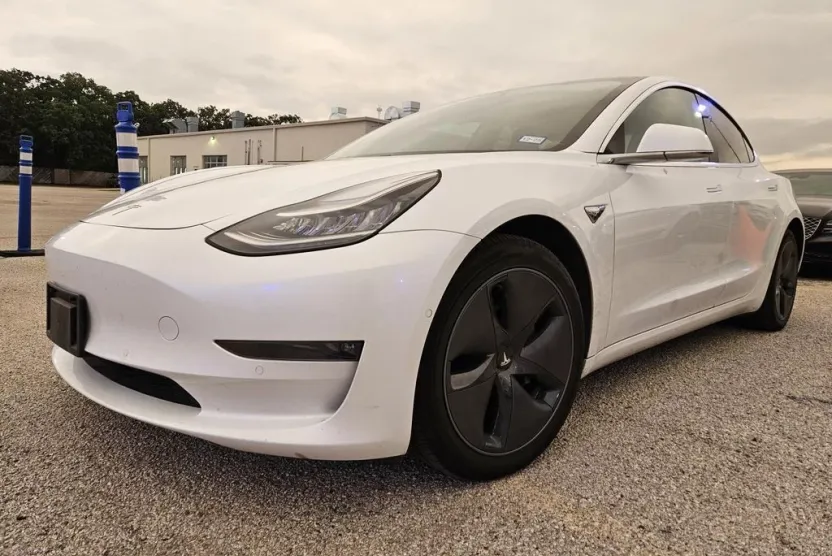 2020 Tesla Model 3 Long Range photo 1