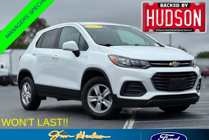 2022 Chevrolet Trax LS photo 1