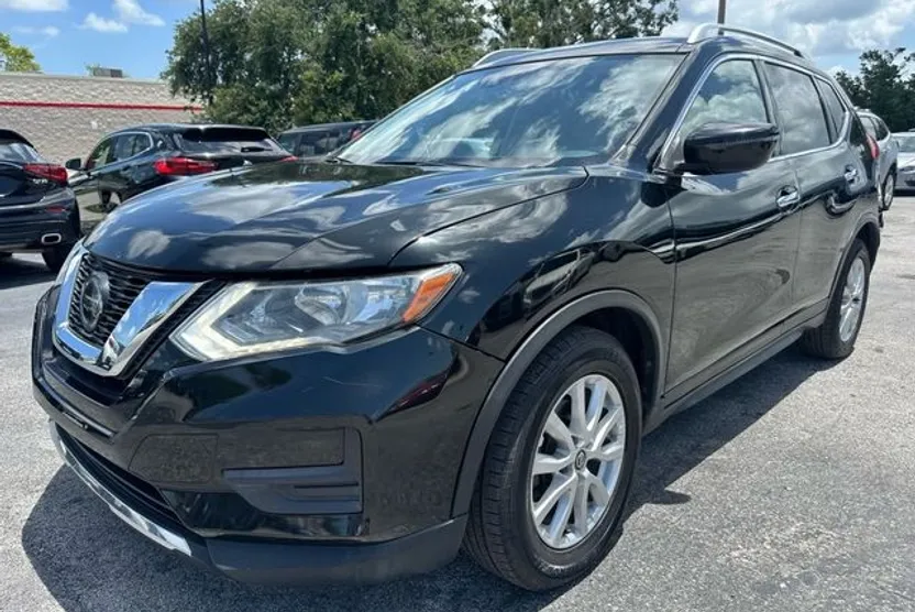 2020 Nissan Rogue SV photo 1