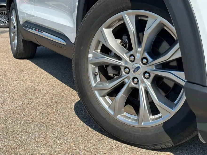 2023 Ford Explorer Limited photo 1