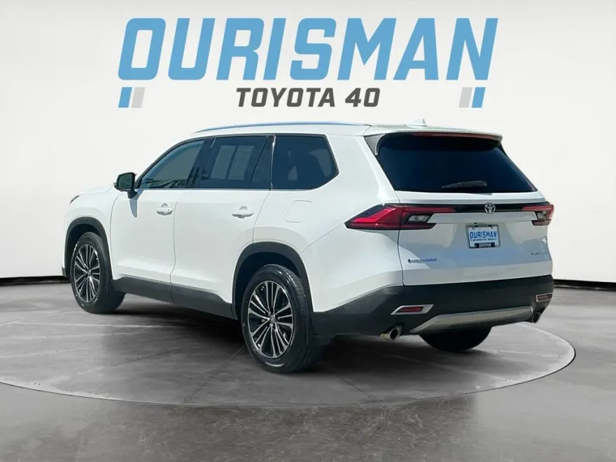 2024 Toyota Highlander Hybrid Platinum photo 1