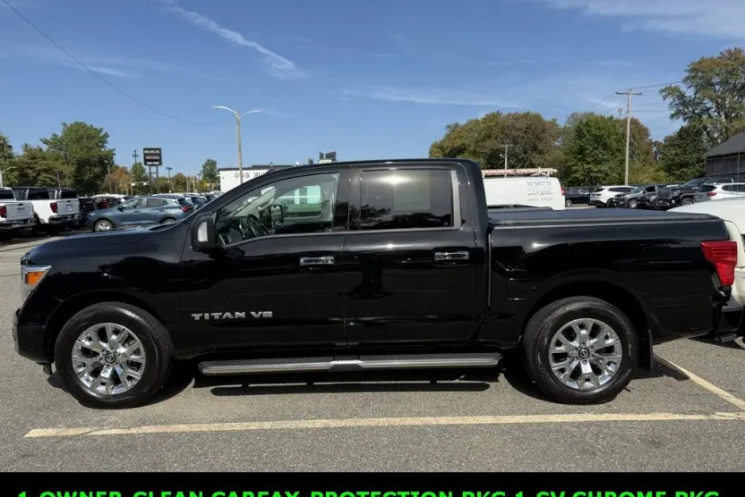 2020 Nissan Titan Crew Cab SV photo 1