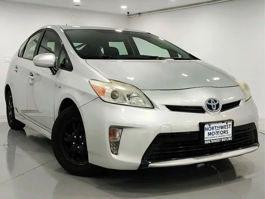 2010 Toyota Prius Two photo 1