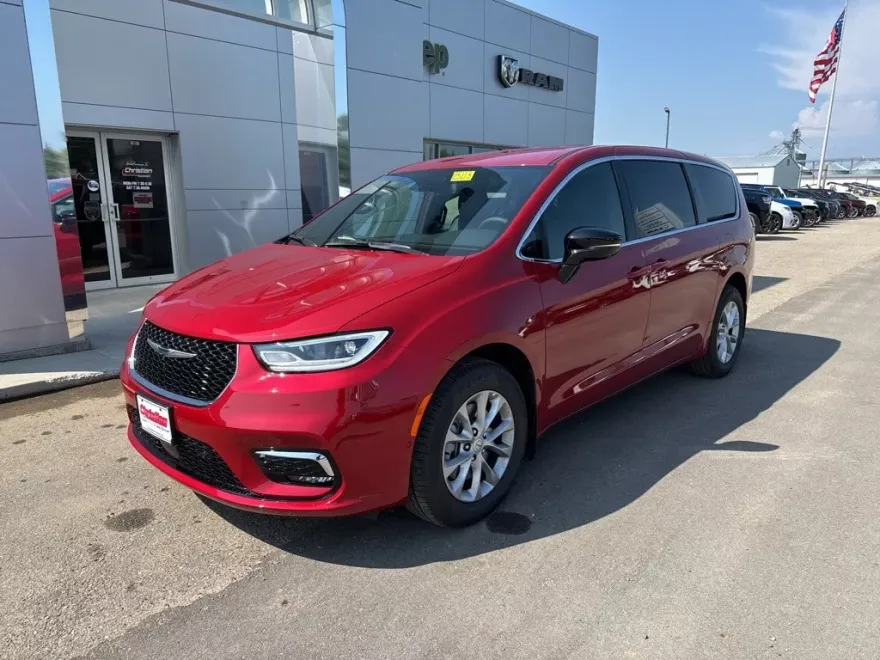 2025 Chrysler Pacifica photo 1