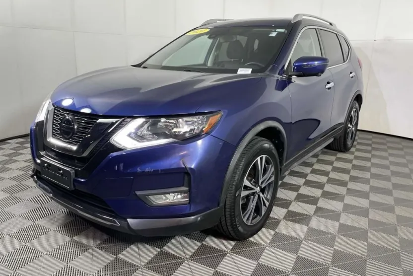 2020 Nissan Rogue SV photo 1