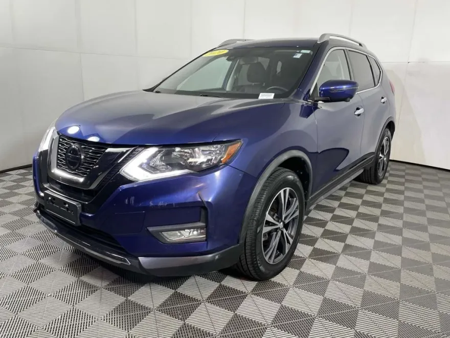 2020 Nissan Rogue SV photo 1