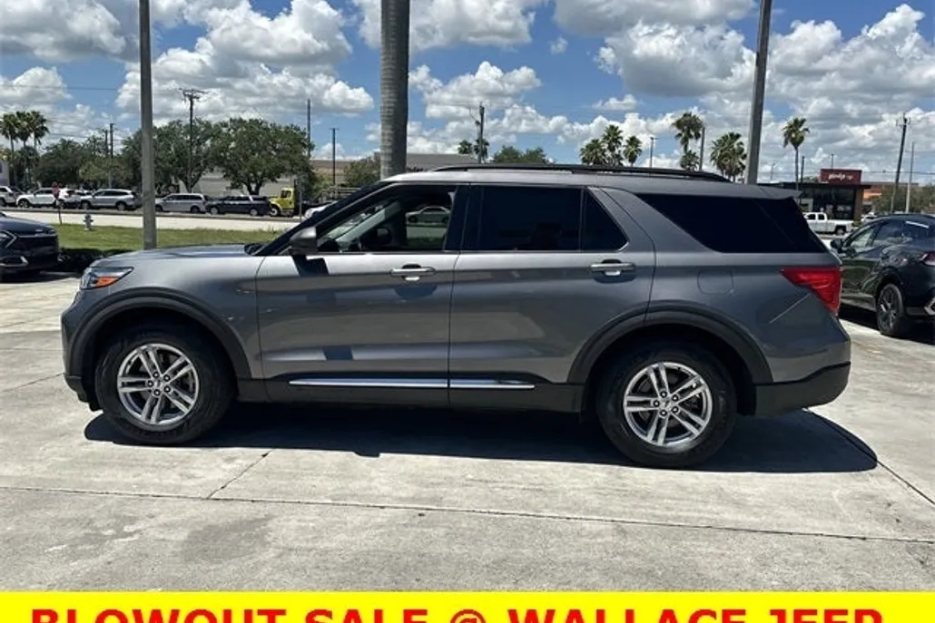 2021 Ford Explorer XLT photo 1