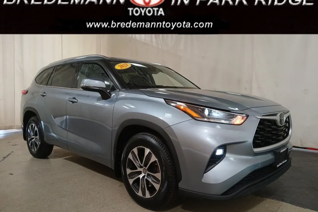 2021 Toyota Highlander XLE photo 1