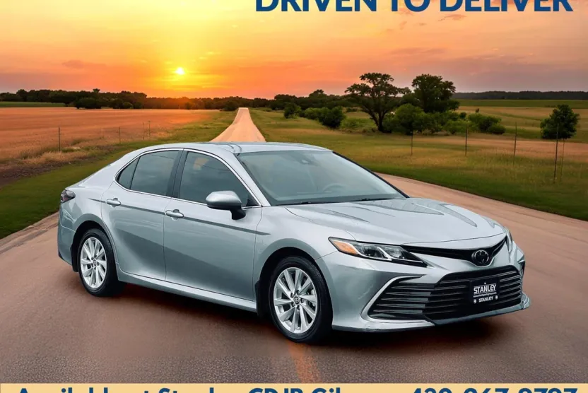 2023 Toyota Camry LE photo 1