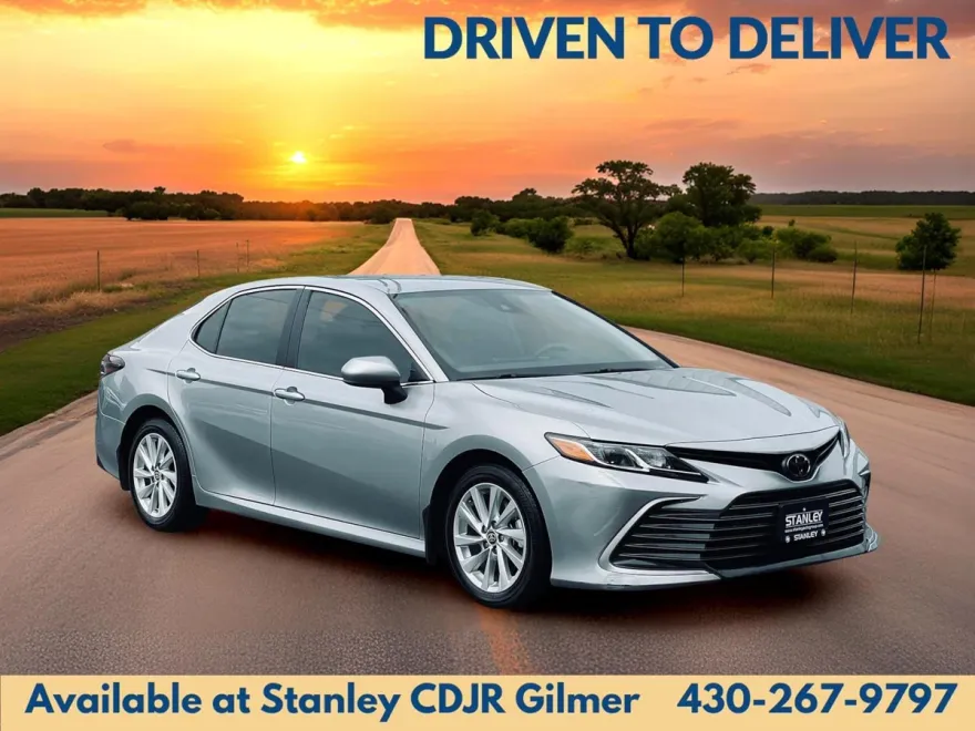 2023 Toyota Camry LE photo 1
