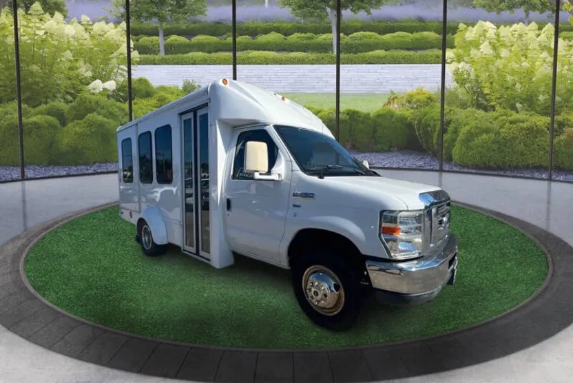 2013 Ford E-350 photo 1