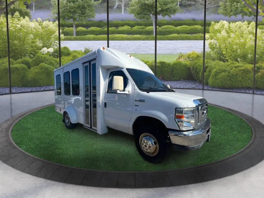 2013 Ford E-350 photo 1