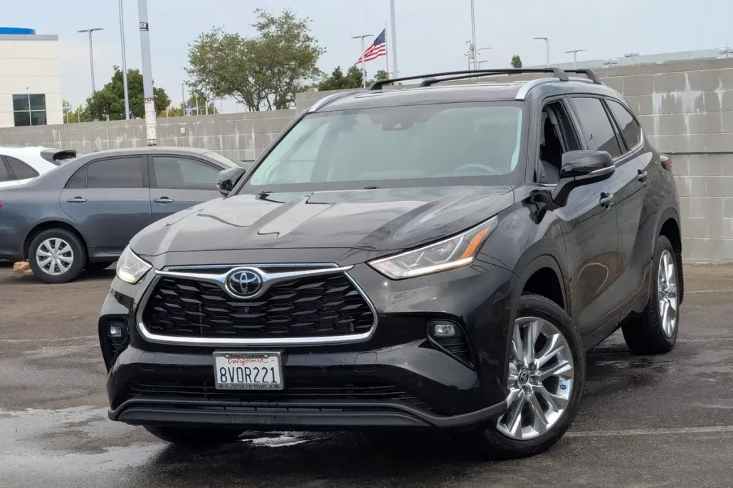 2021 Toyota Highlander Limited photo 1