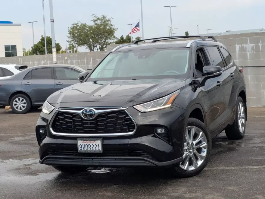 2021 Toyota Highlander Limited photo 1
