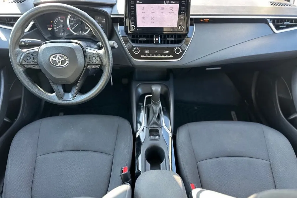 2022 Toyota Corolla LE photo 1