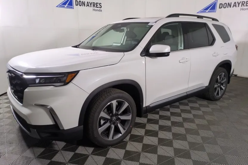 2025 Honda Pilot Touring photo 1