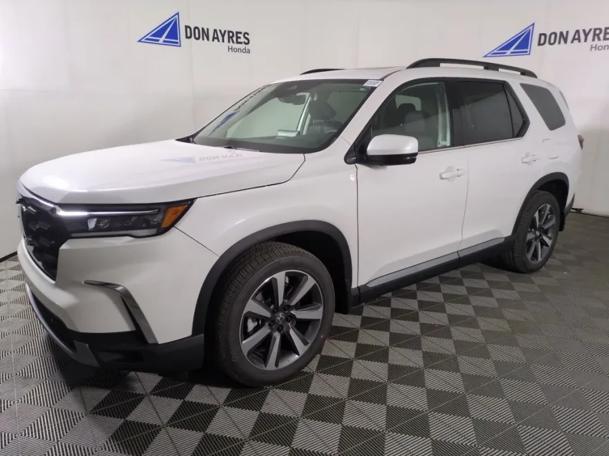 2025 Honda Pilot Touring photo 1