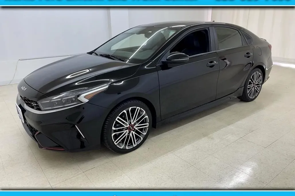 2023 Kia Forte GT photo 1