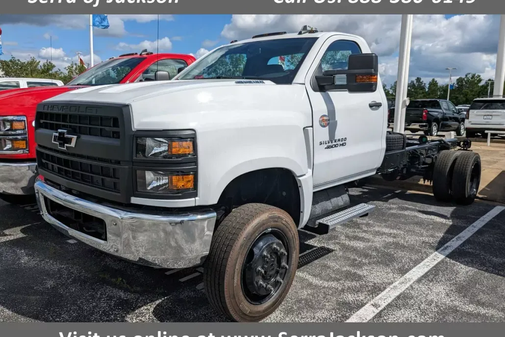 2024 Chevrolet Silverado 5500HD LT photo 1
