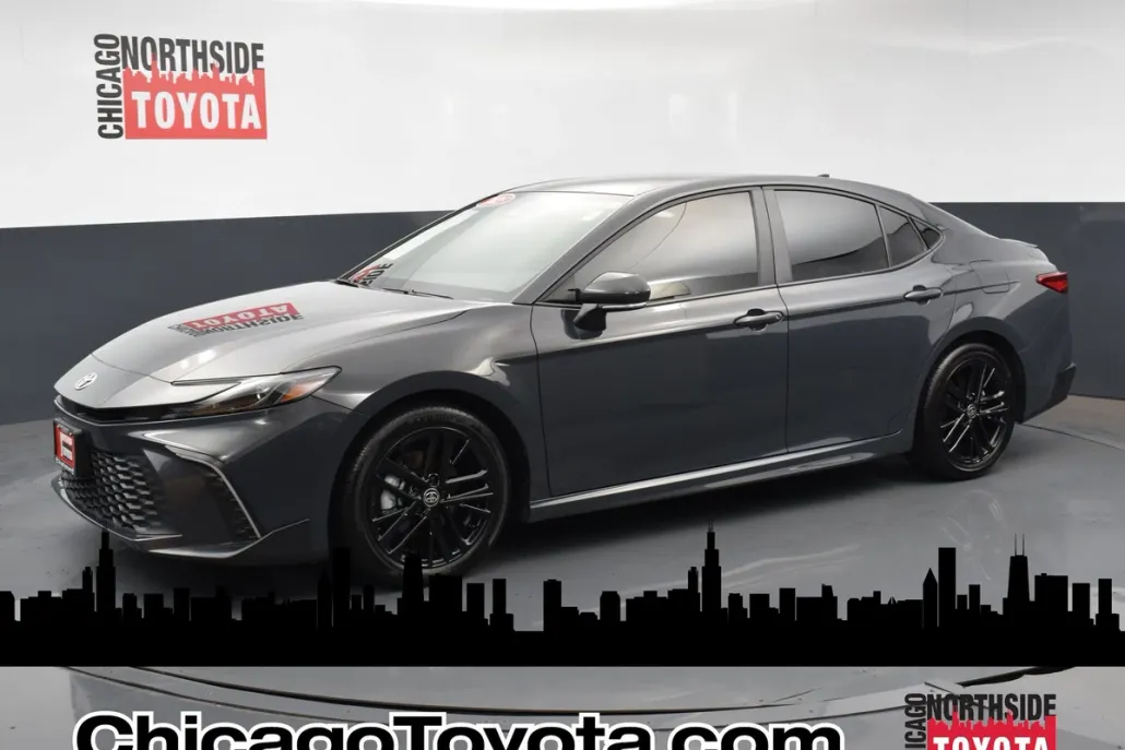 2025 Toyota Camry SE photo 1