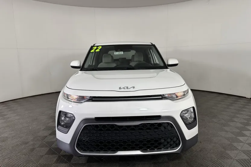 2022 Kia Soul LX photo 1