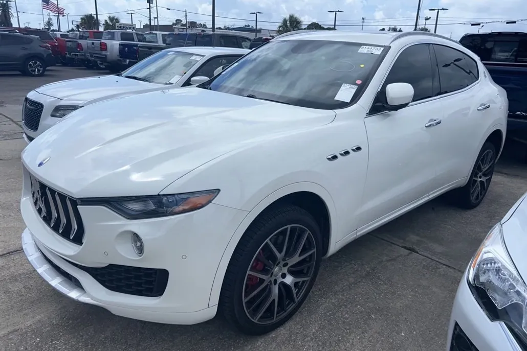 2017 Maserati Levante S photo 1