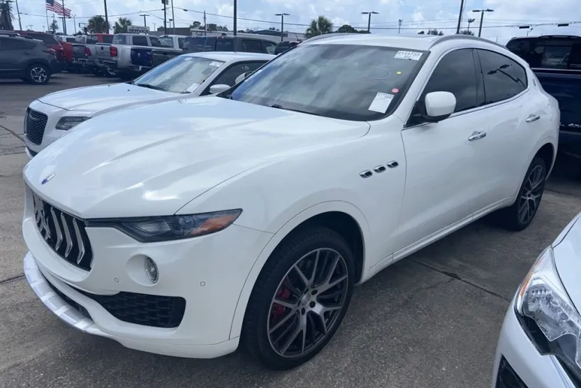2017 Maserati Levante S photo 1