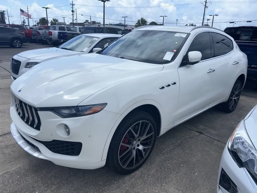 2017 Maserati Levante S photo 1