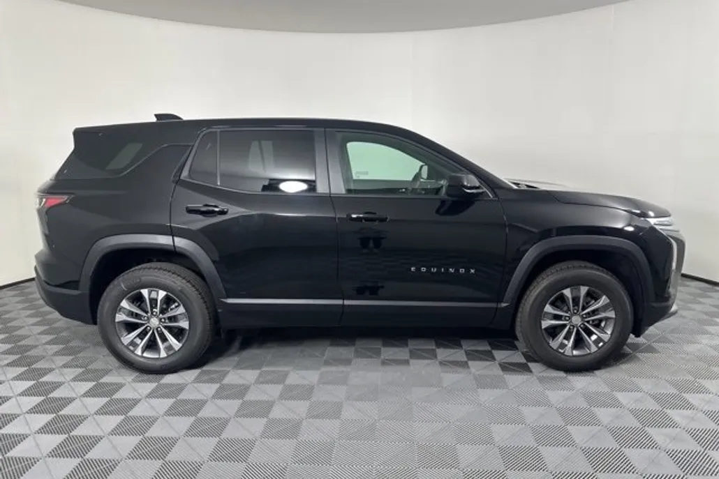 2026 Chevrolet Equinox LT photo 1