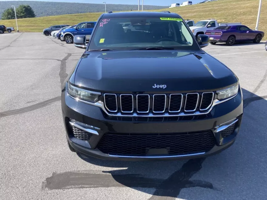 2023 Jeep Grand Cherokee Limited photo 1