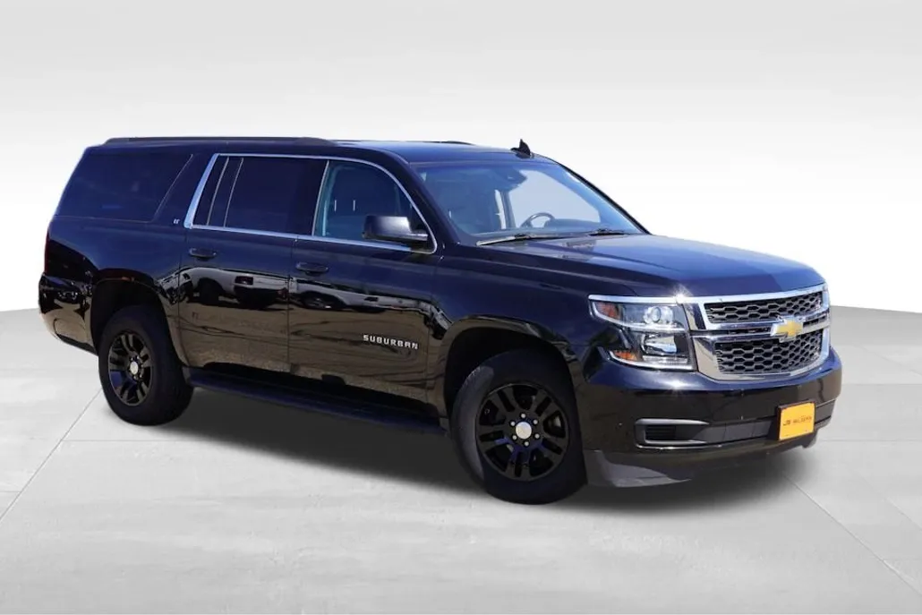 2018 Chevrolet Suburban LT photo 1