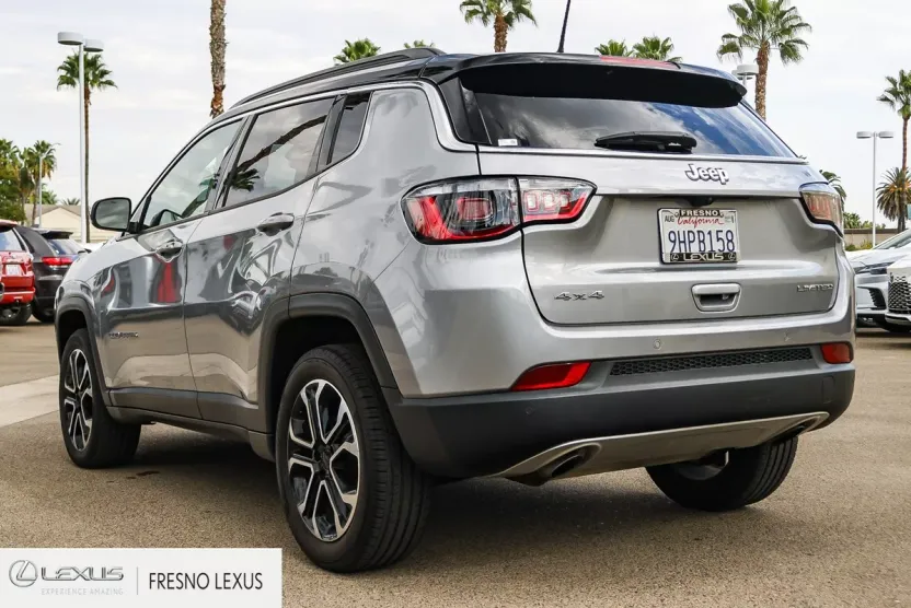 2023 Jeep Compass Limited photo 1
