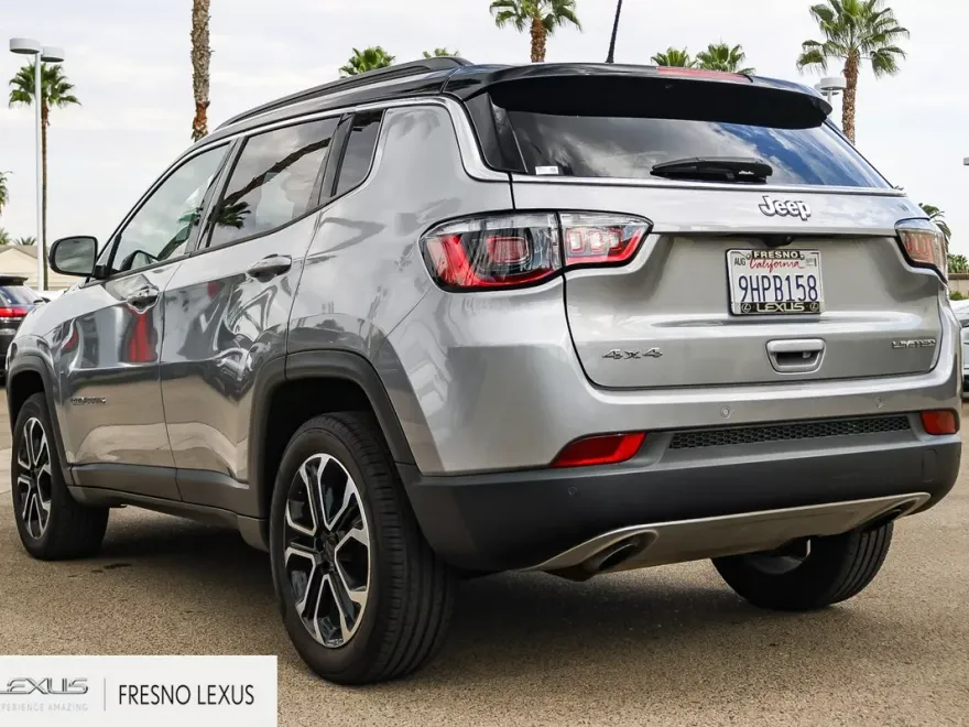 2023 Jeep Compass Limited photo 1