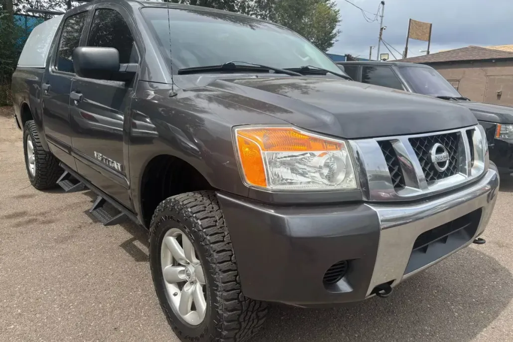 2012 Nissan Titan Crew Cab SV photo 1