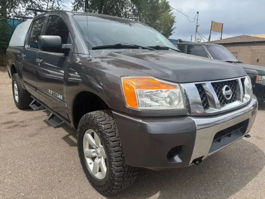 2012 Nissan Titan Crew Cab SV photo 1
