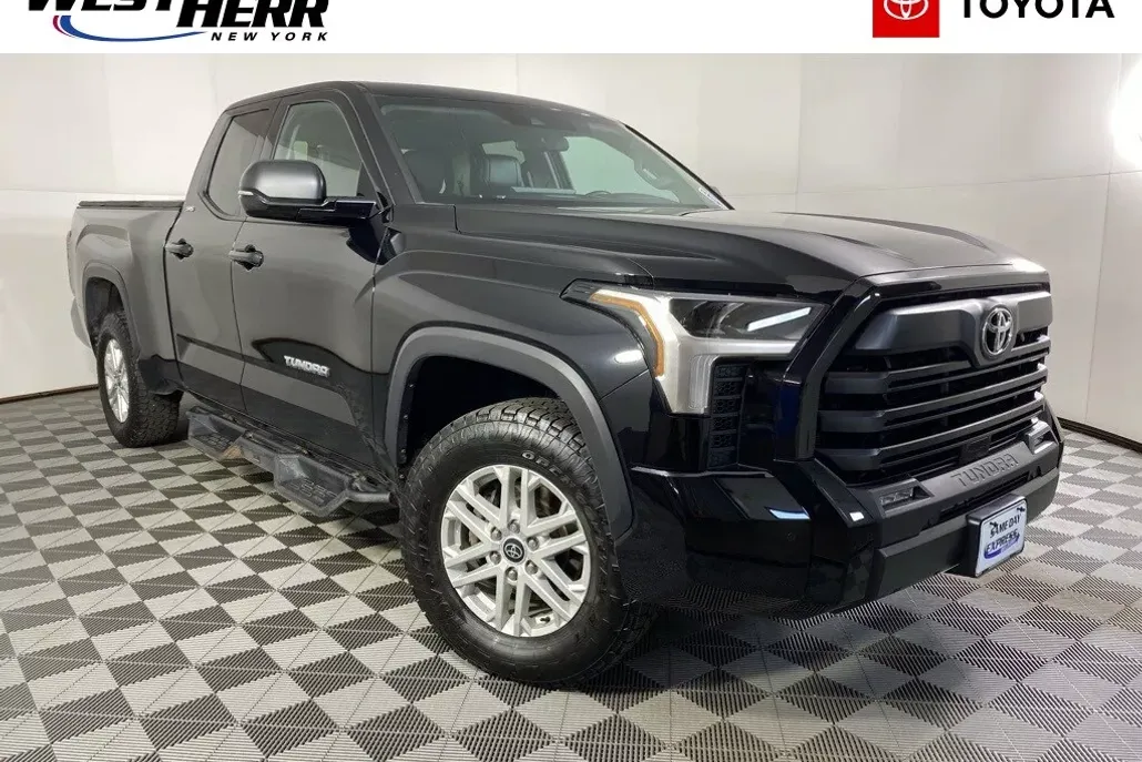 2022 Toyota Tundra SR5 photo 1