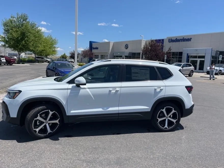 2025 Volkswagen Taos SEL photo 1