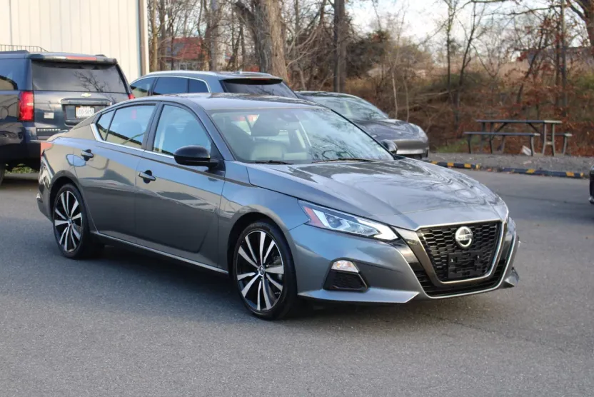2022 Nissan Altima 2.5 SR photo 1