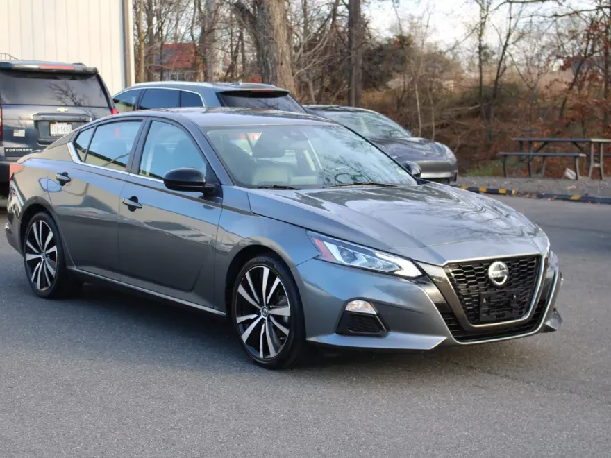 2022 Nissan Altima 2.5 SR photo 1