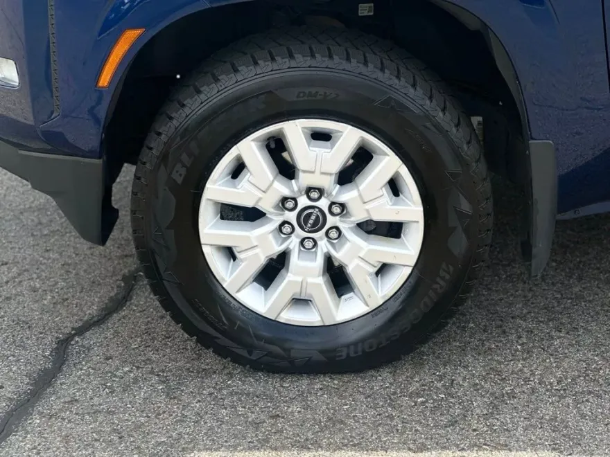 2023 Nissan Frontier SV photo 1
