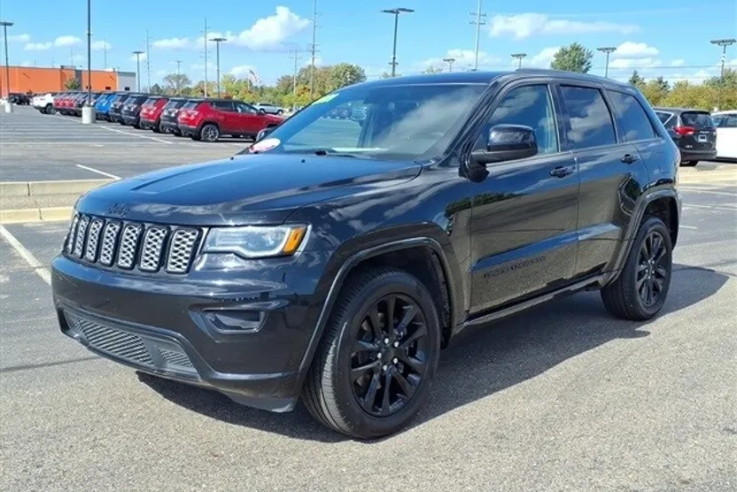 2021 Jeep Grand Cherokee Laredo X photo 1