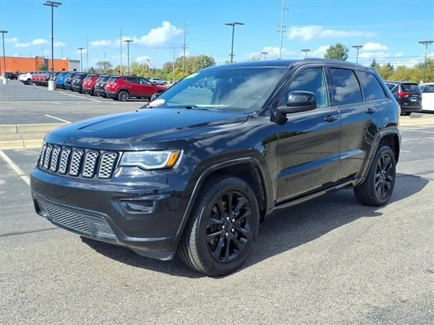 2021 Jeep Grand Cherokee Laredo X photo 1